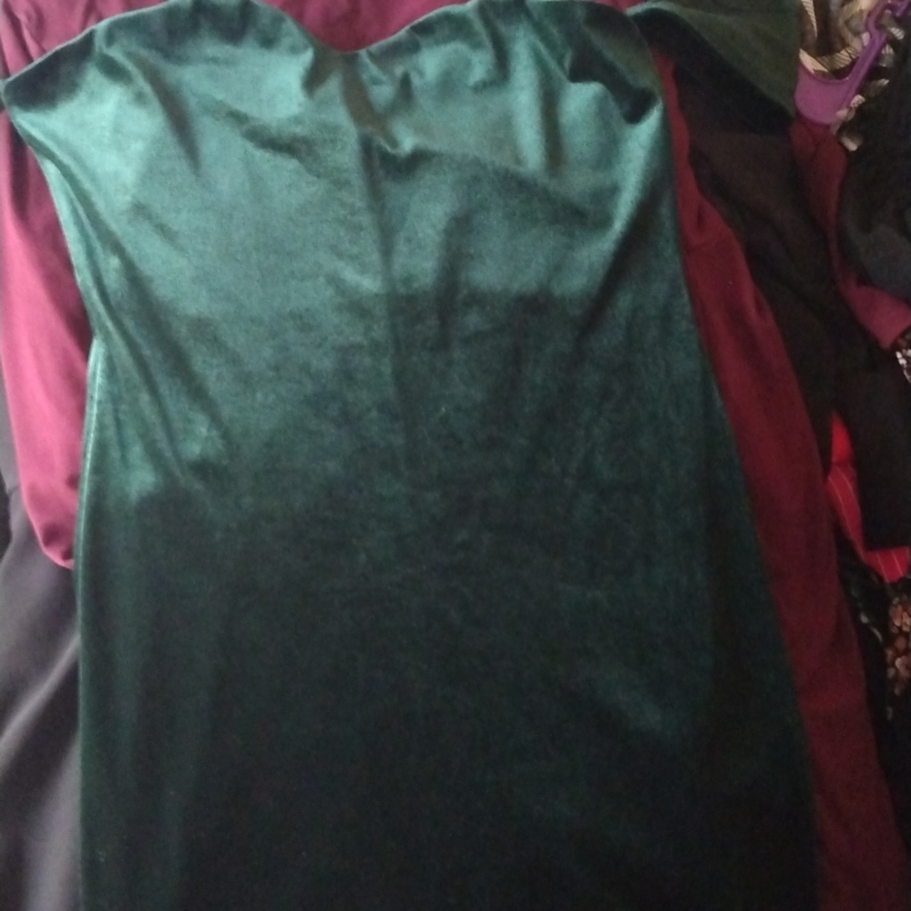 Dresses - Picture 4 of 6